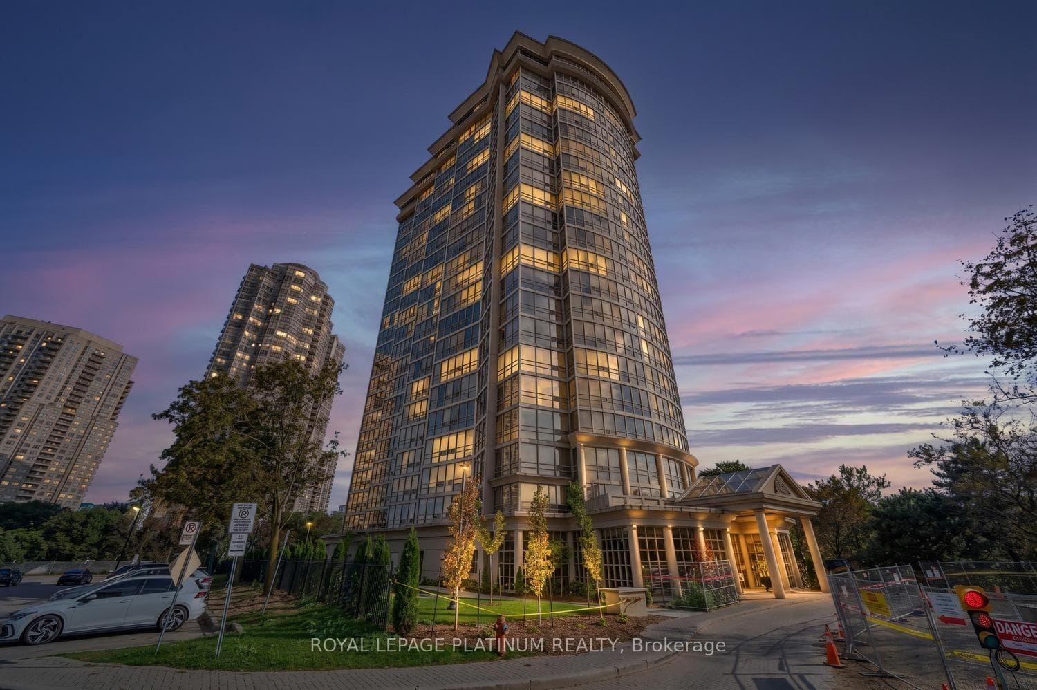 50 Eglinton Avenue W 708, Mississauga, ON L5R 3P5
