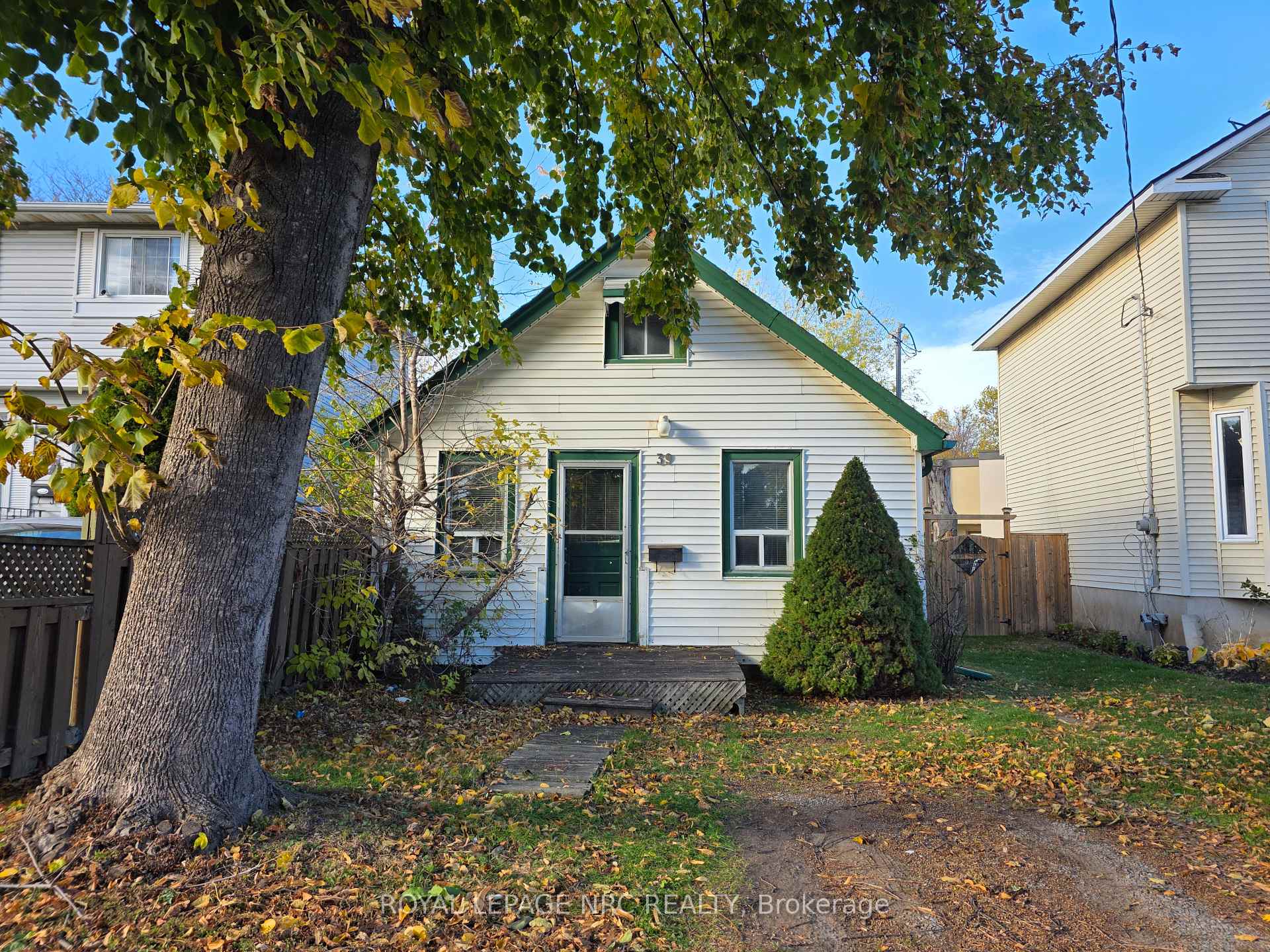39 Manchester Avenue, St. Catharines, ON L2R 1N9