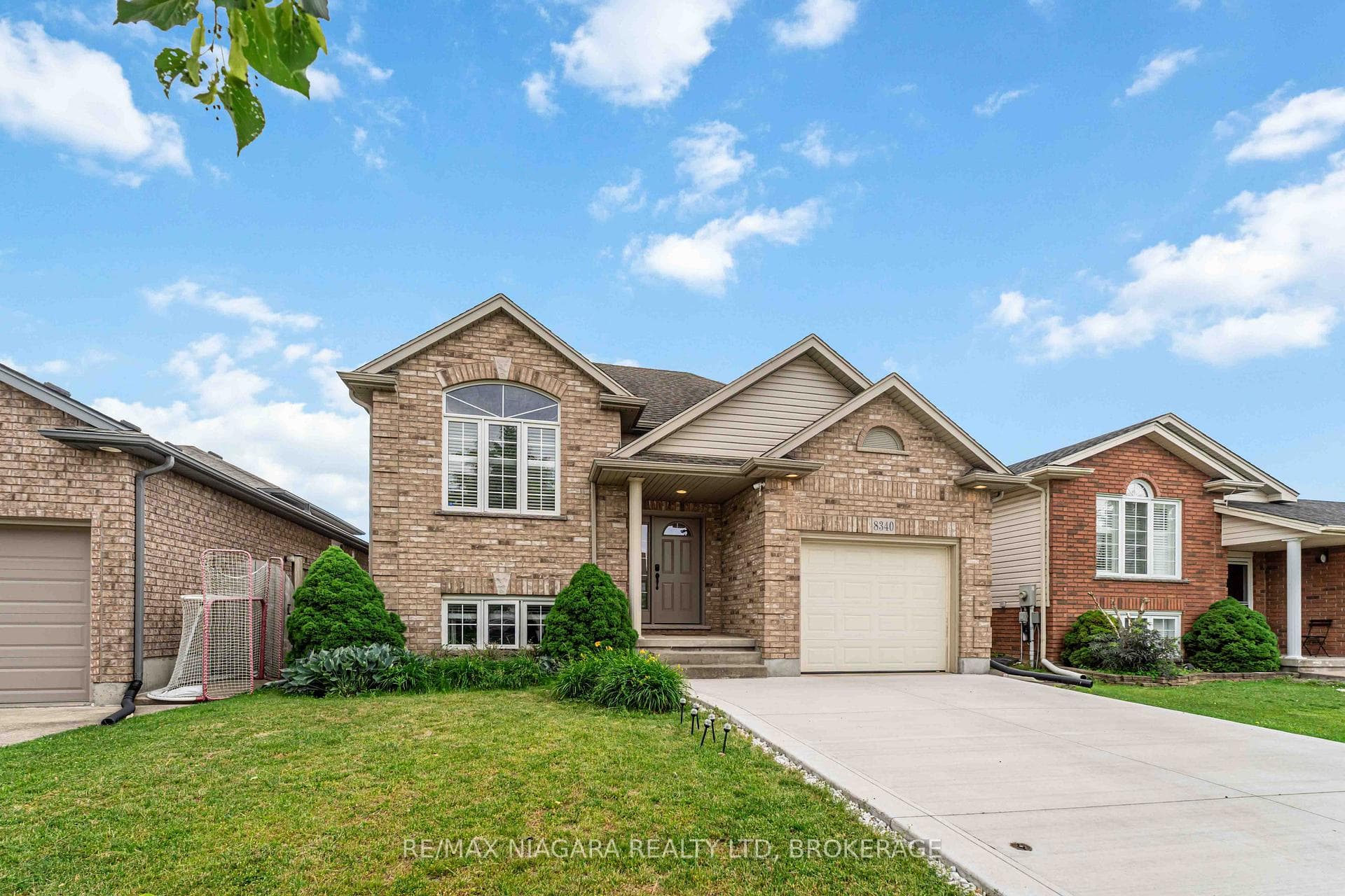 8340 Racey Avenue, Niagara Falls, ON L2H 3M7