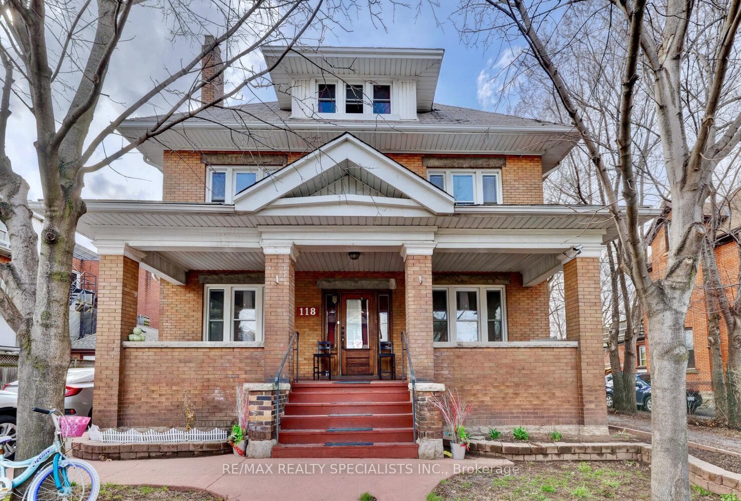 118 Fairholt Road S 4, Hamilton, ON L8M 2T7
