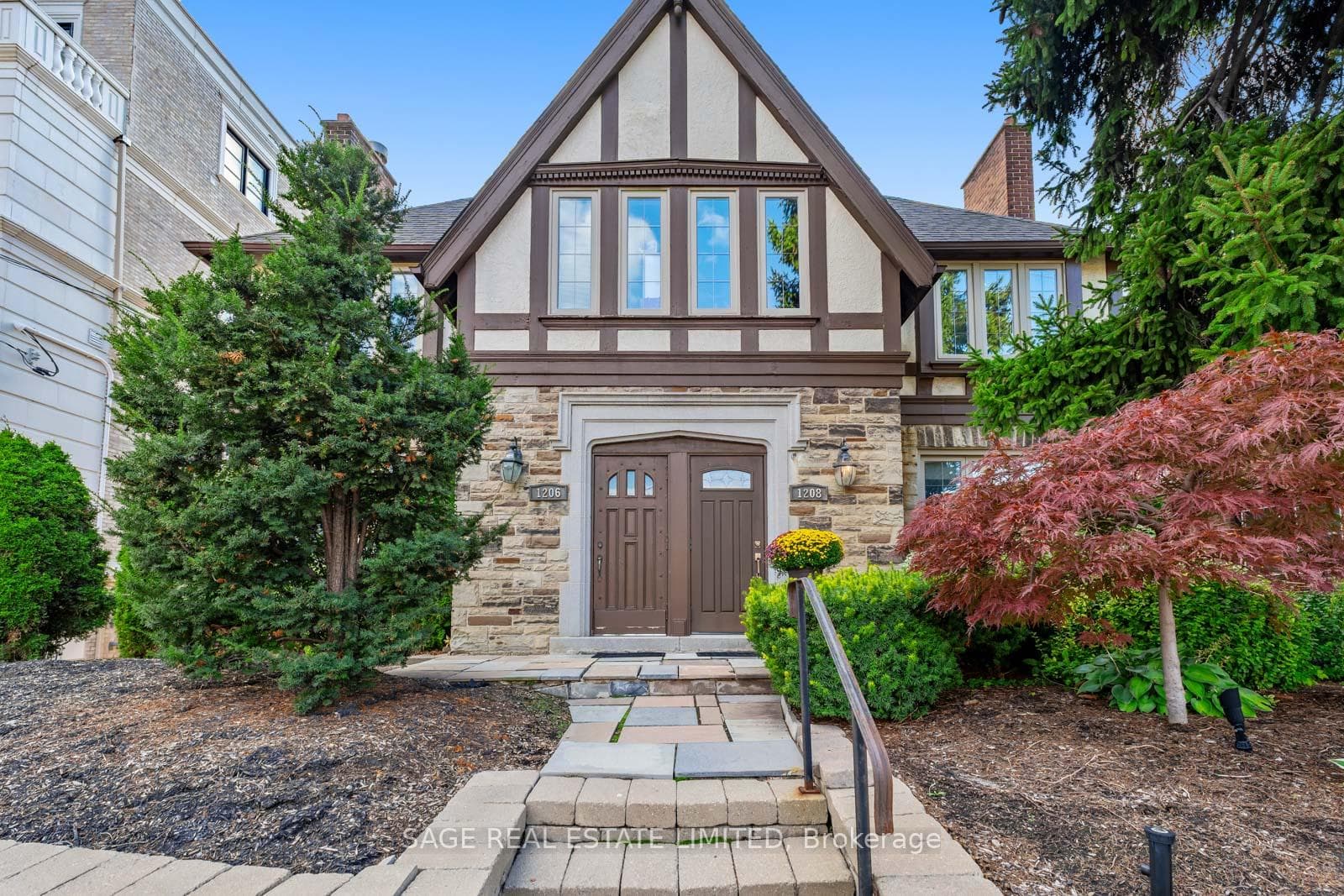 1208 Avenue Road A, Toronto, ON M5N 2G4