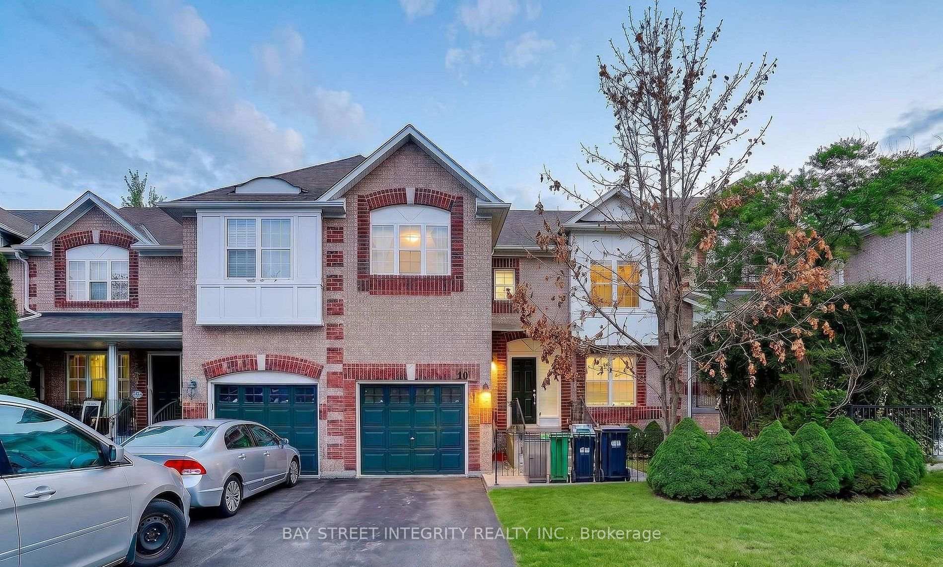 Upper 199 Hillcrest Avenue 10, Mississauga, ON L5B 4L5