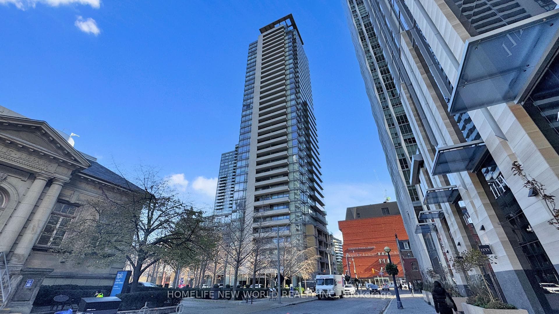 18 Yorkville Avenue 312, Toronto, ON M4W 3Y8