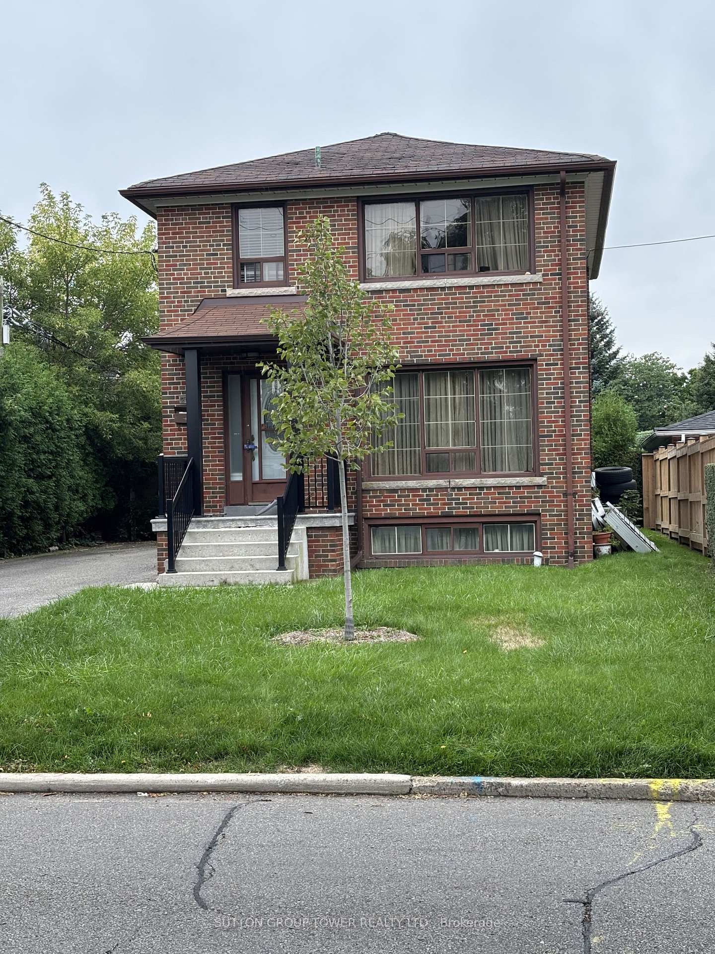 200 Locksley Avenue, Toronto, ON M6B 3N9