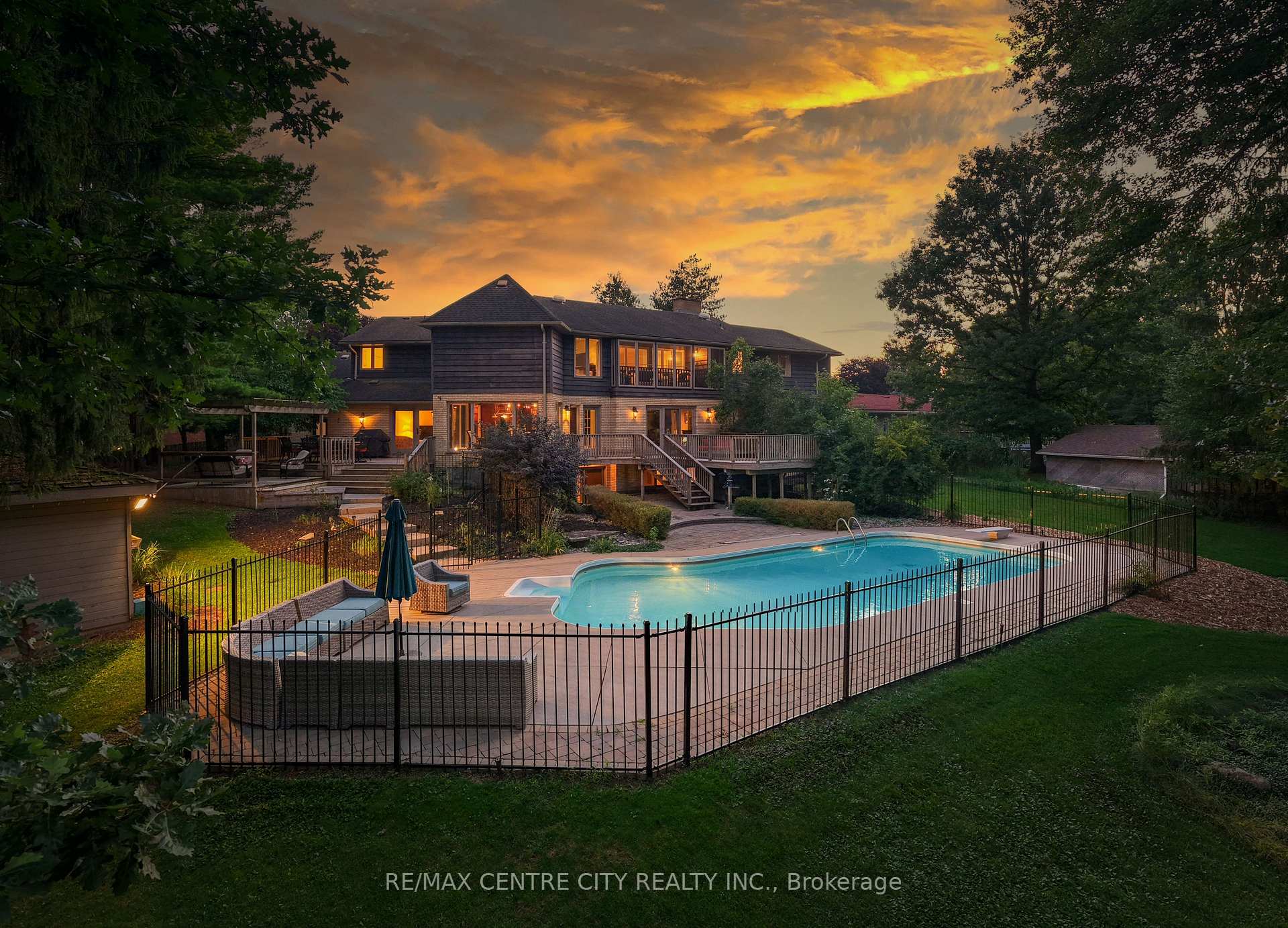 255 MILL POND Crescent, Strathroy-Caradoc, ON N7G 3P9