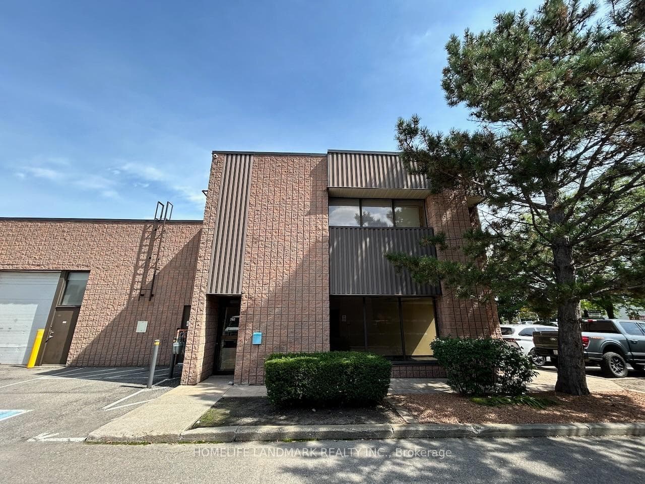 80 Fulton Way 202, Richmond Hill, ON L4B 1J5