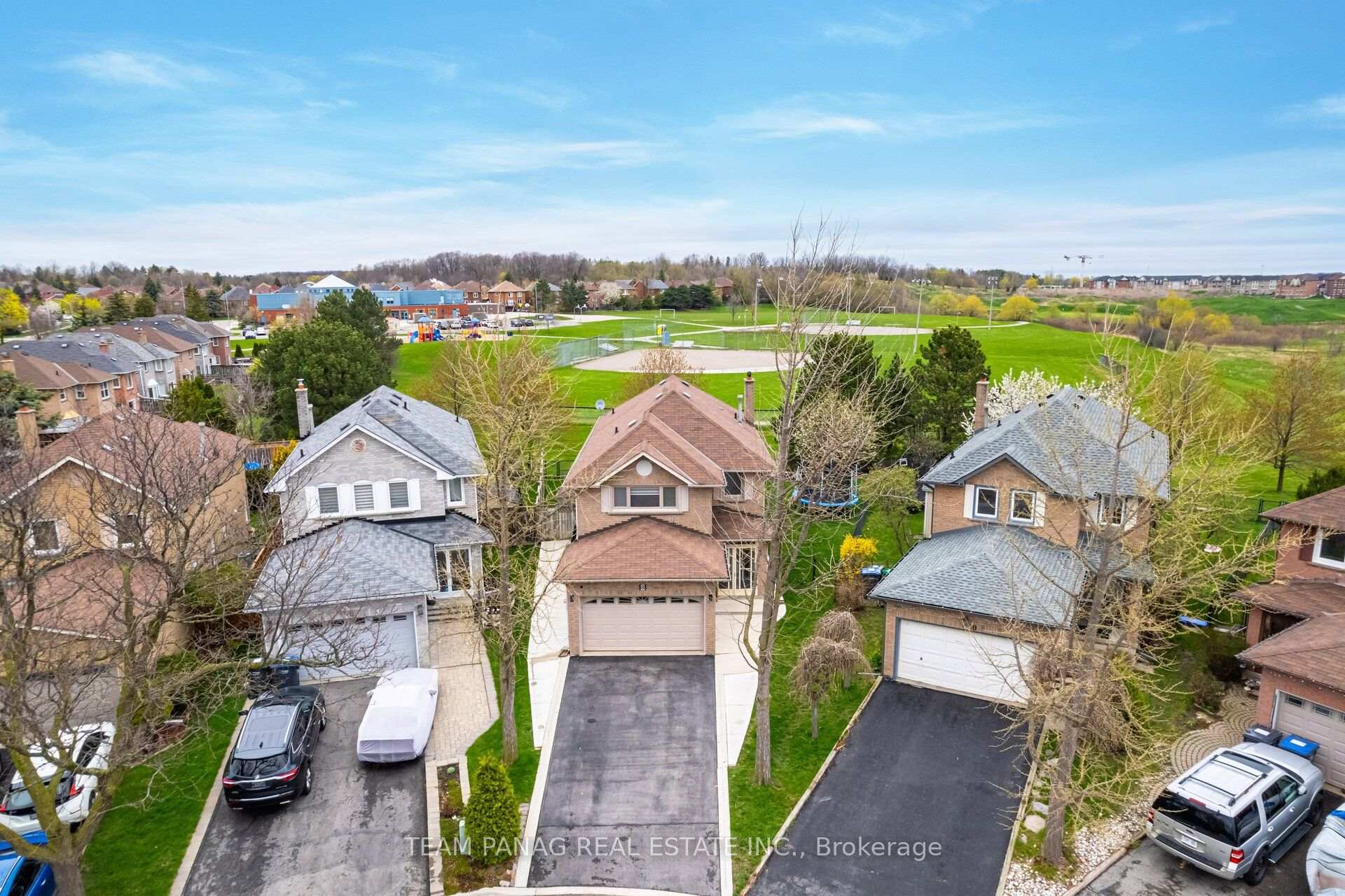 8 Drayglass Court, Brampton, ON L6Z 4E9