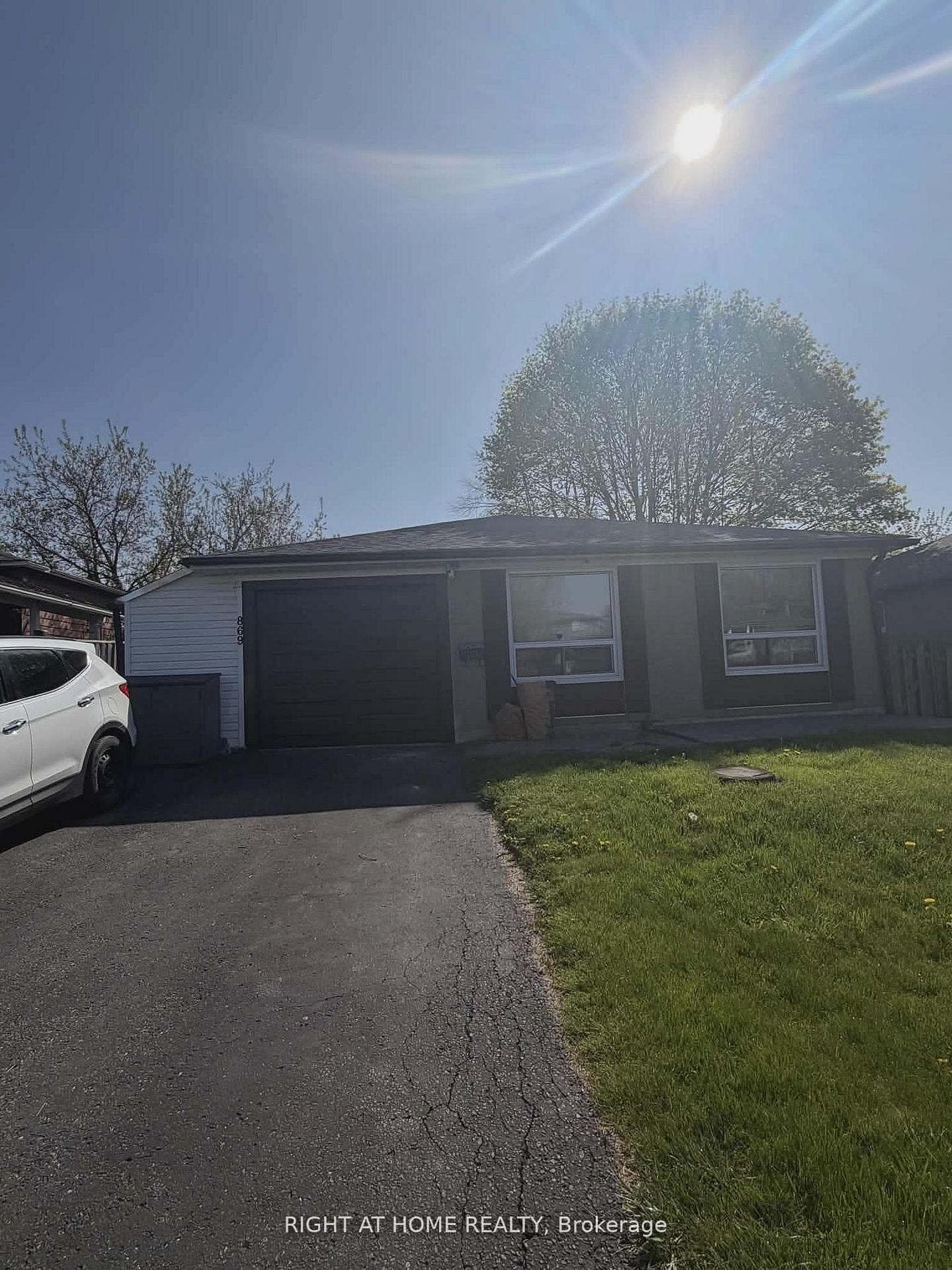 869 Grenoble Boulevard E, Pickering, ON L1W 1T7