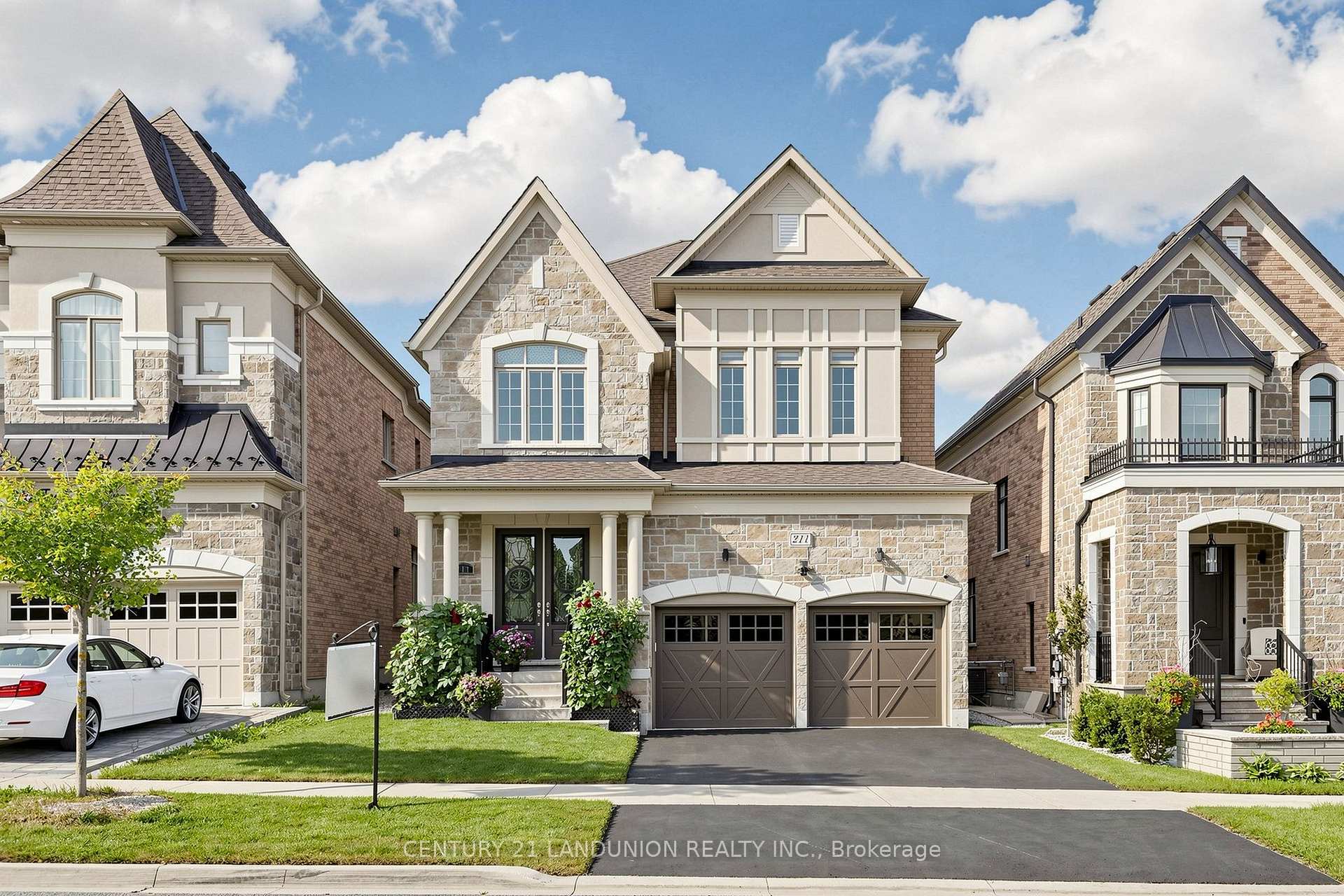 211 Touch Gold Crescent, Aurora, ON L4G 3X4