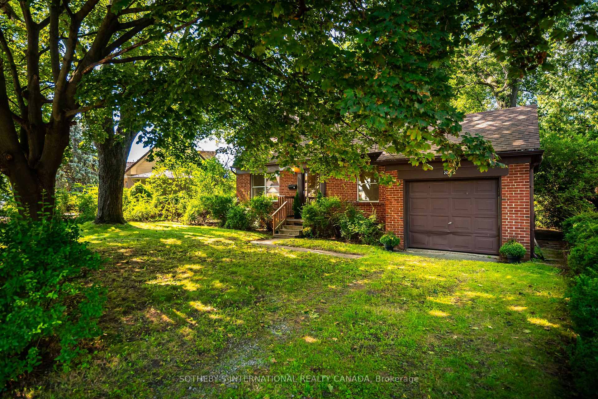 2050 Russett Road, Mississauga, ON L4Y 1B9