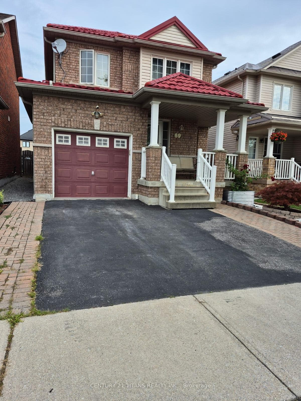 69 Rampart Crescent, Whitby, ON L1P 1T7