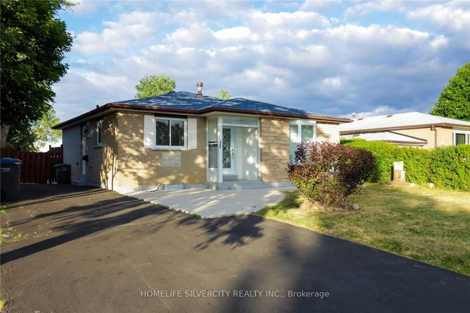 169 Folkstone Crescent, Brampton, ON L6T 3M9