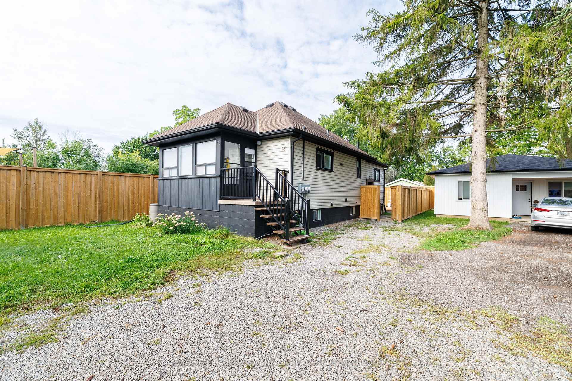 13 Duncan Street W, Welland, ON L3B 2C5