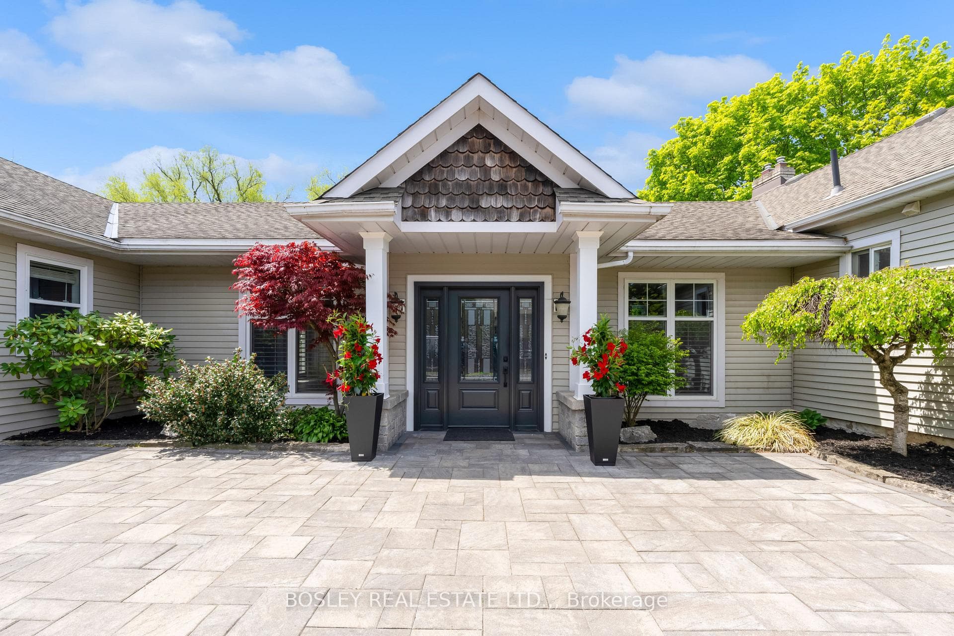 166 Lakeshore Road, St. Catharines, ON L2N 2V1