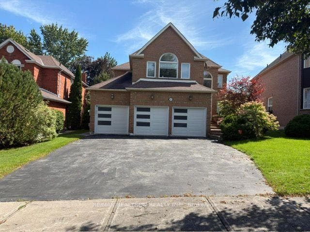 97 Mcclellan Way Basement, Aurora, ON L4G 6M3