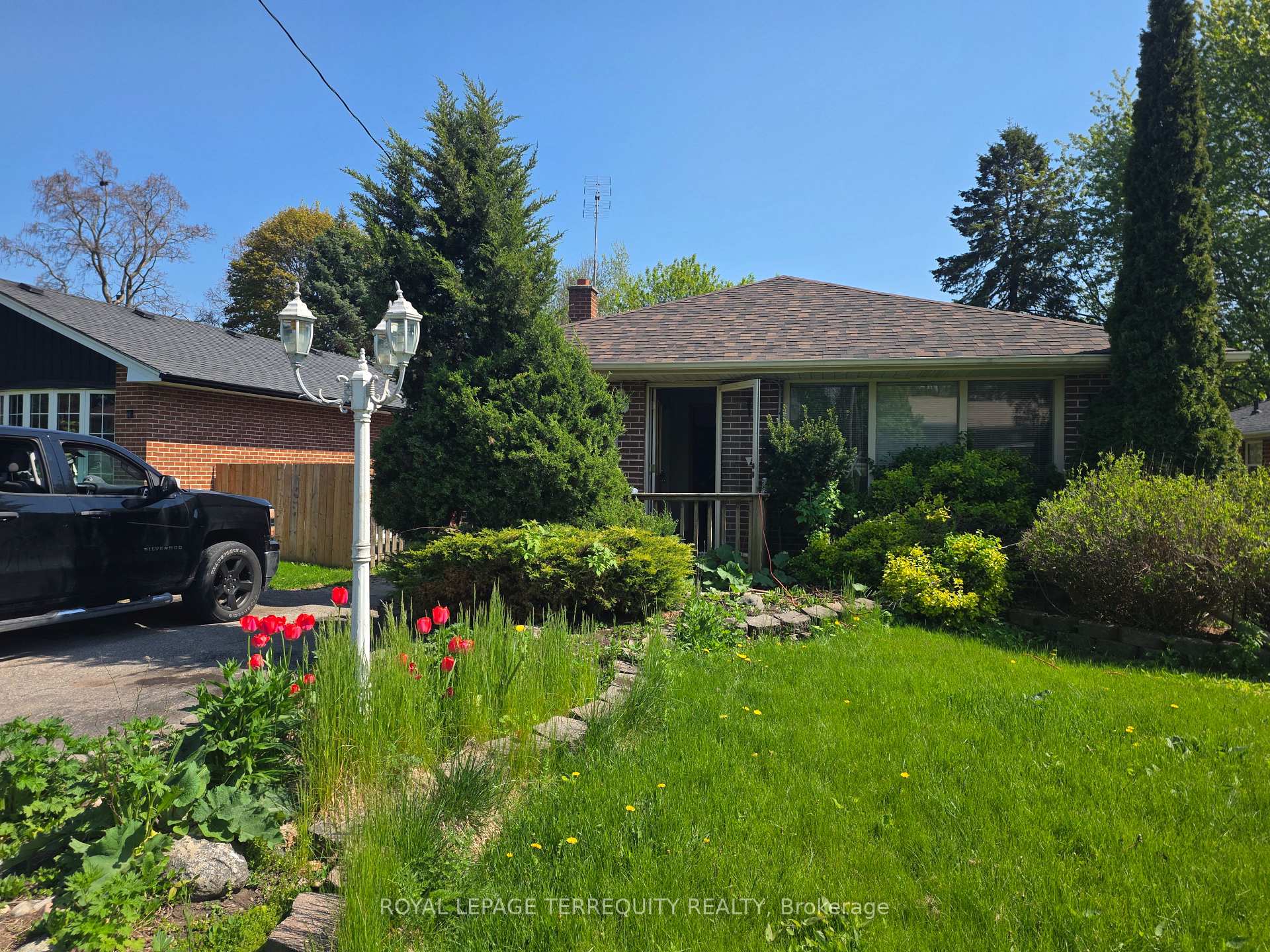 319 Hillcroft Street Lower, Oshawa, ON L1G 2M1