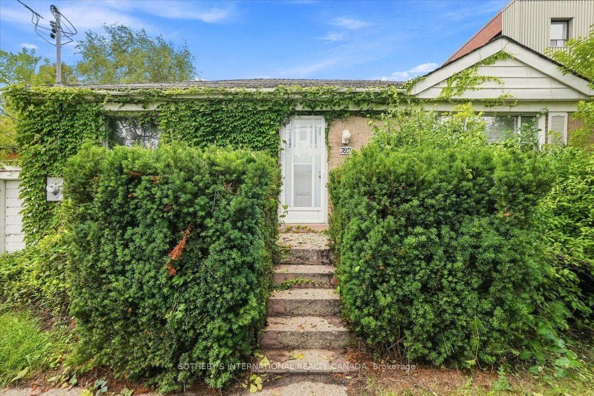 782 Marlee Avenue, Toronto, ON M6B 3J9