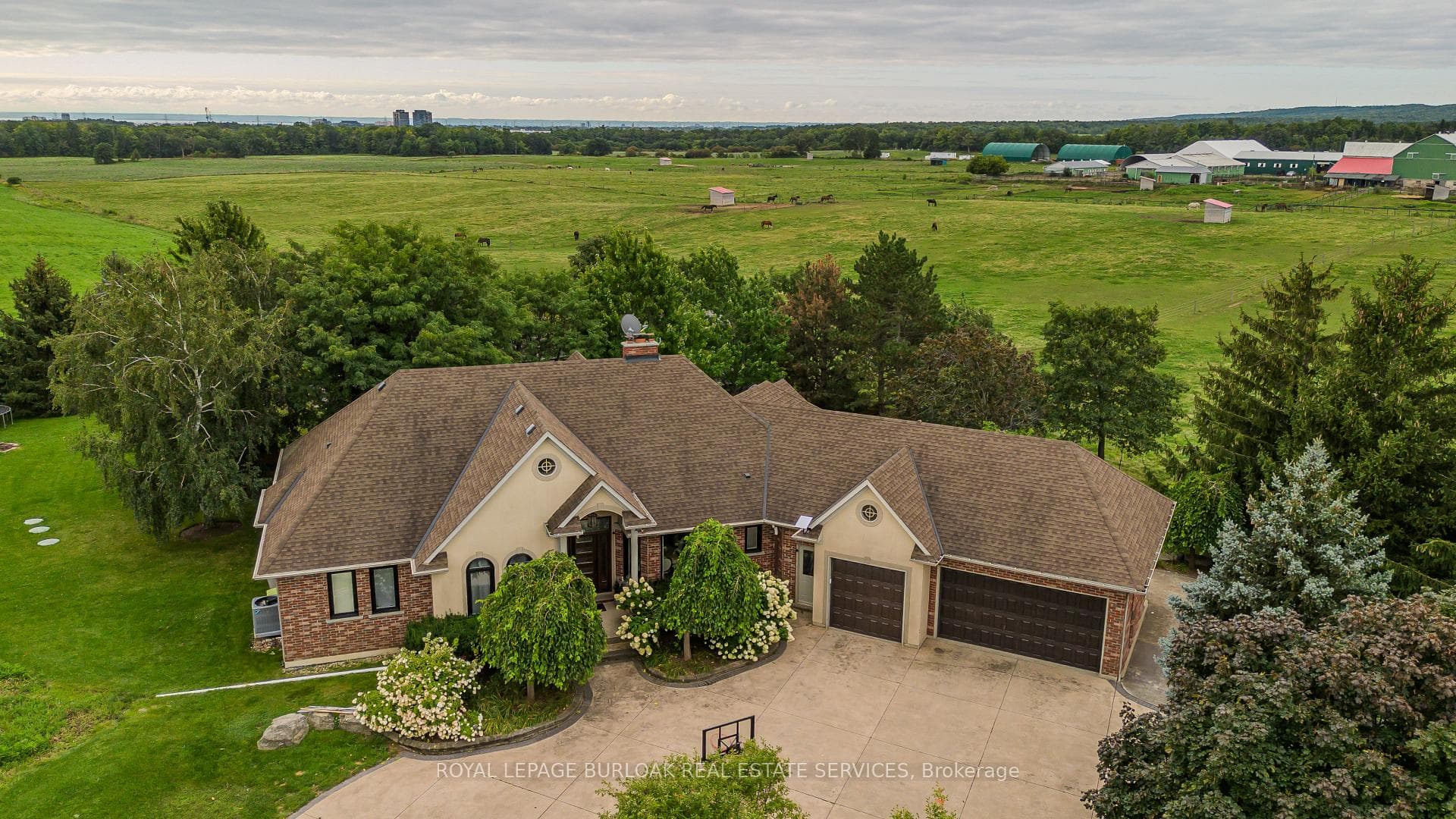 5200 2 Side Road, Burlington, ON L9E 0R2