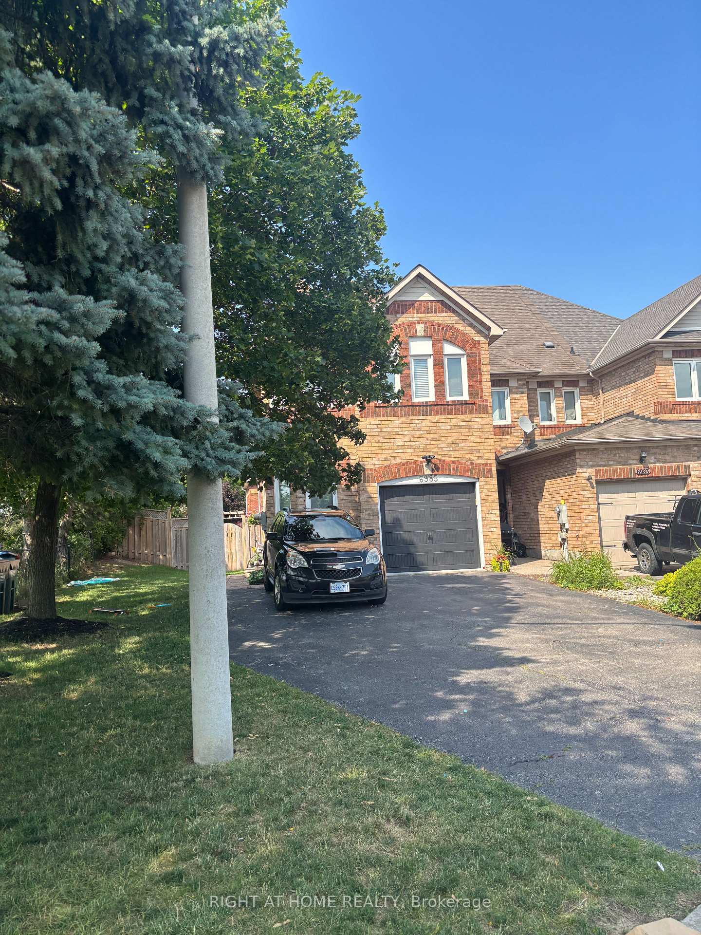 6985 Dunnview Court, Mississauga, ON L5N 7E4