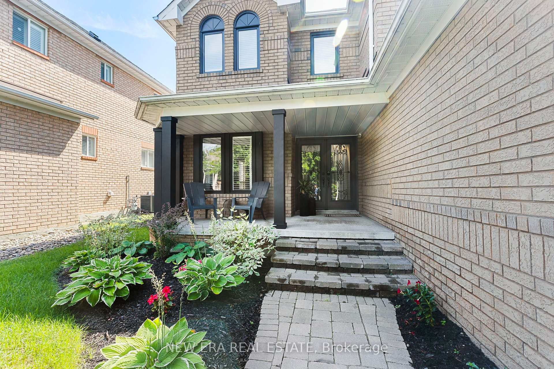 3 Gilchrist Court, Whitby, ON L1R 2P3