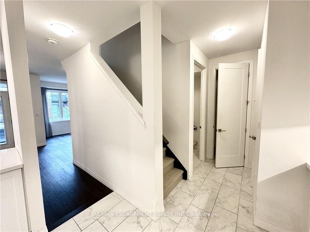16 Ritchie Lane, Hamilton, ON L9G 3K9