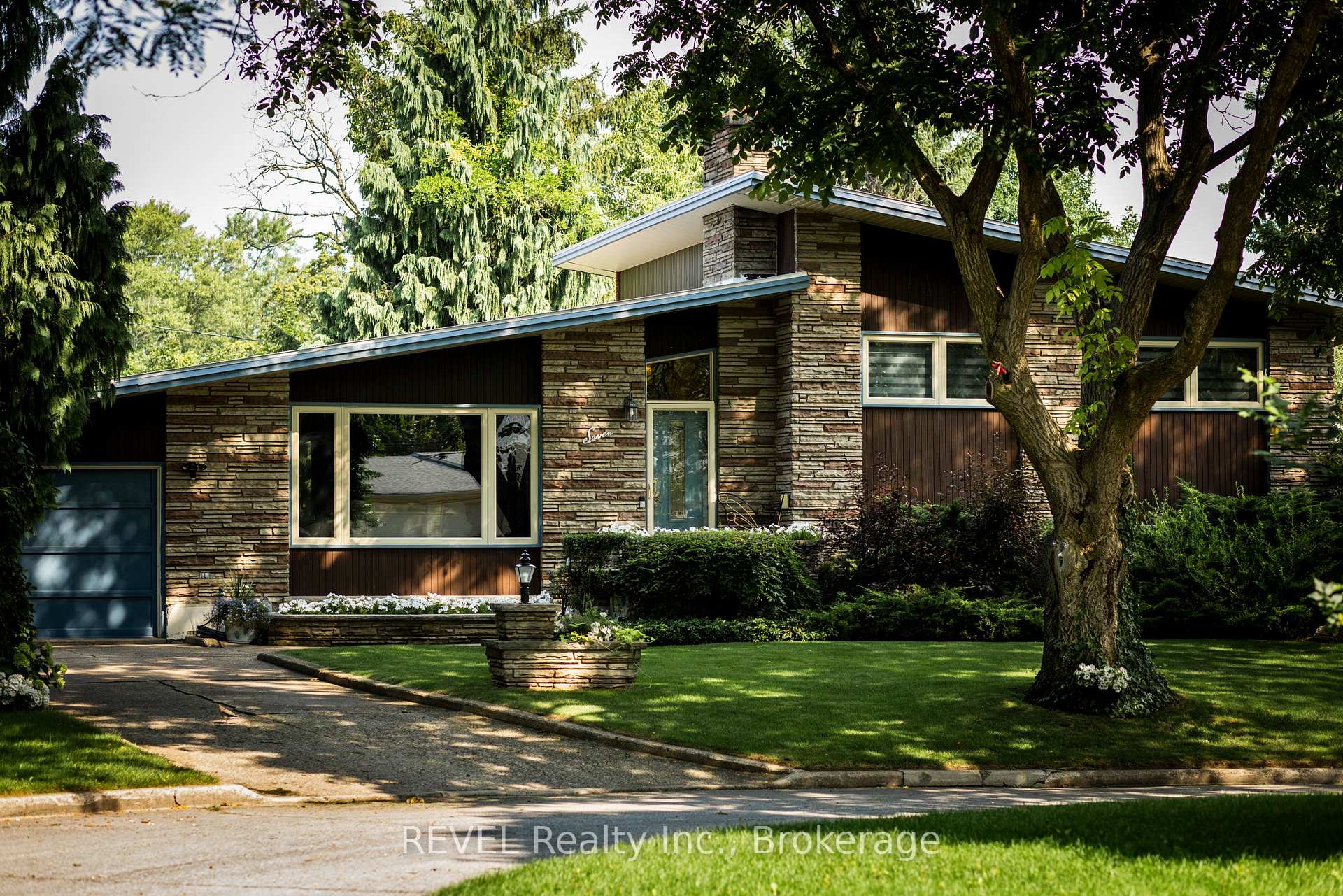 7 Glenayr Place, St. Catharines, ON L2T 2A2