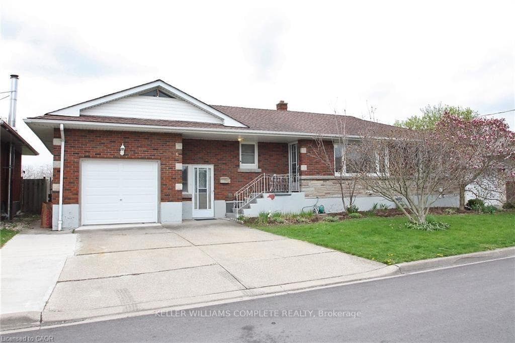 6 Myrtle Avenue Upper, St. Catharines, ON L2M 5W1