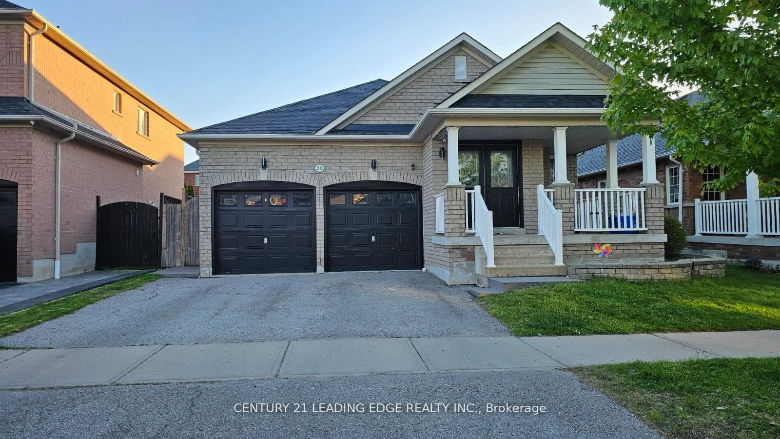 29 Pardon Ave Avenue, Whitby, ON L1P 1V1