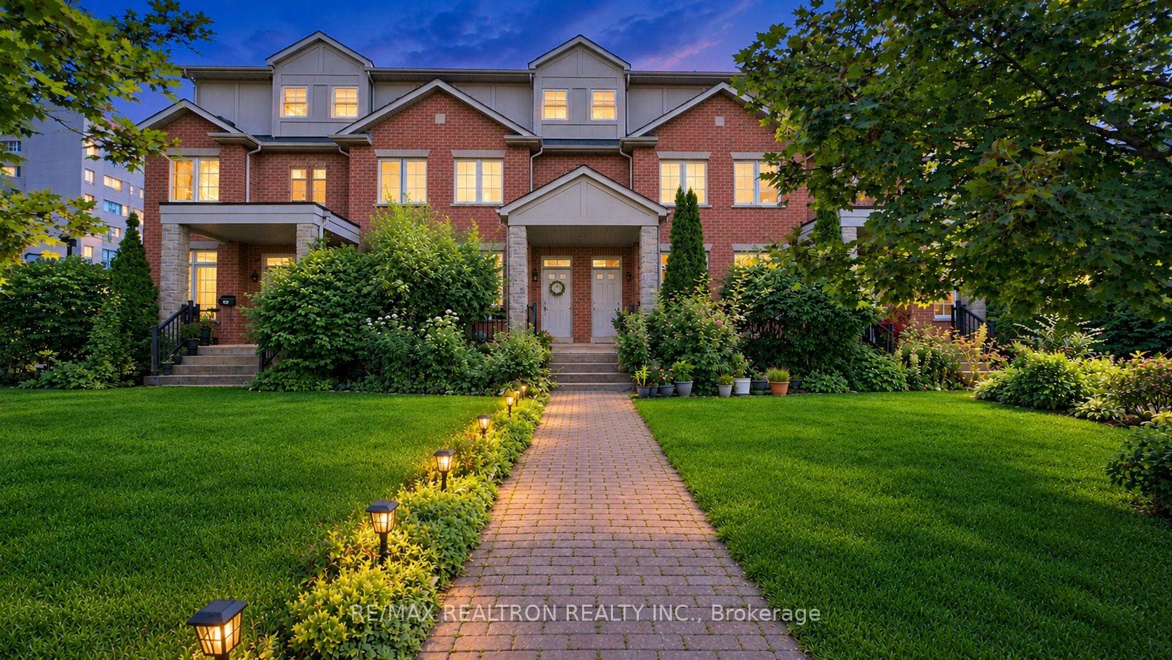 17D Hobden Place, Toronto, ON M9R 3R6