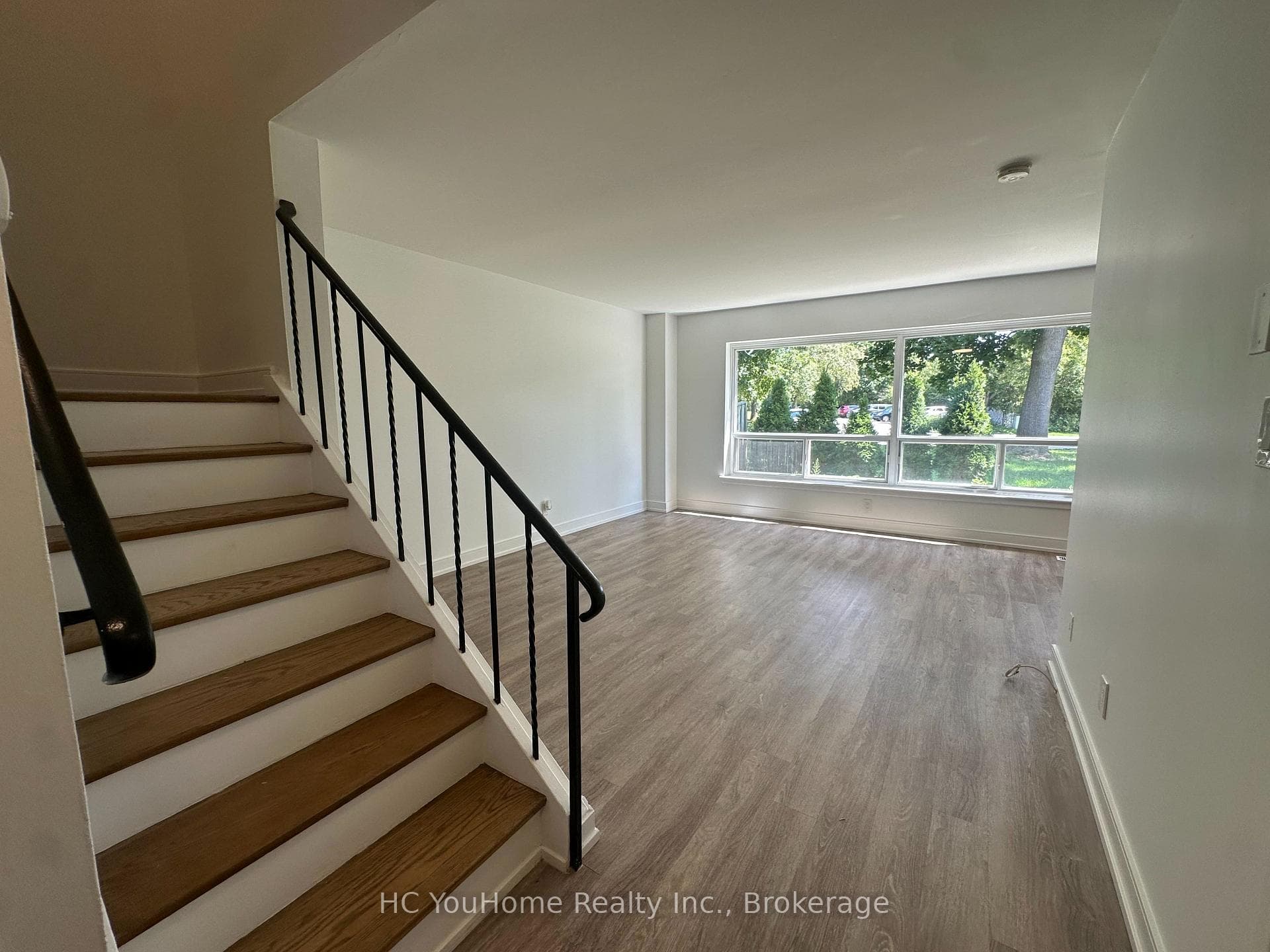 5 Cheviot Place 11, Toronto, ON M9A 2E3